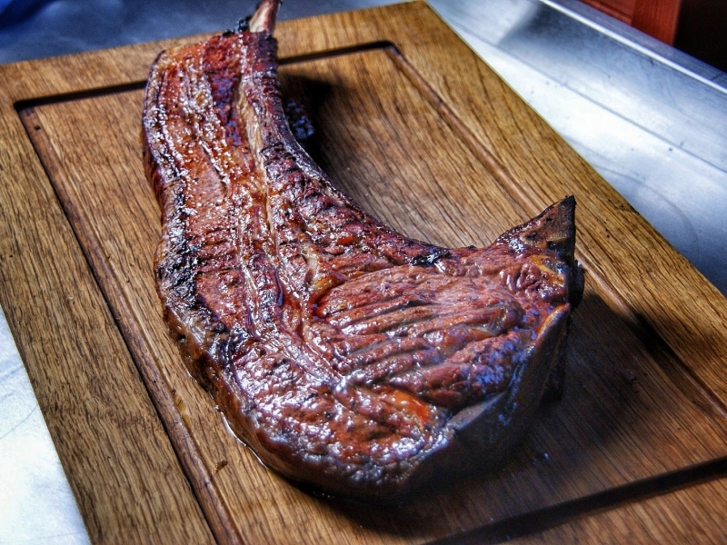 tomahawk steak