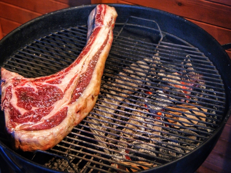 tomahawk steak