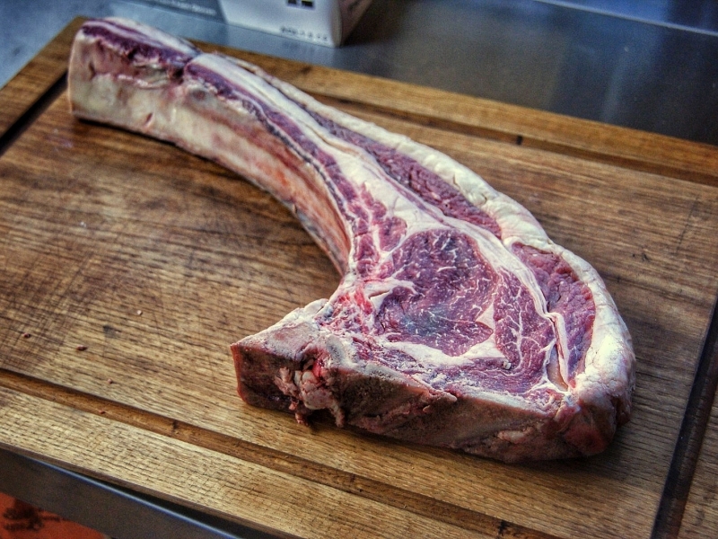 tomahawk steak