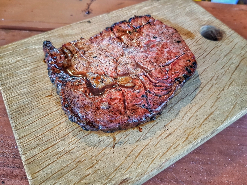 Uuni rib eye steak
